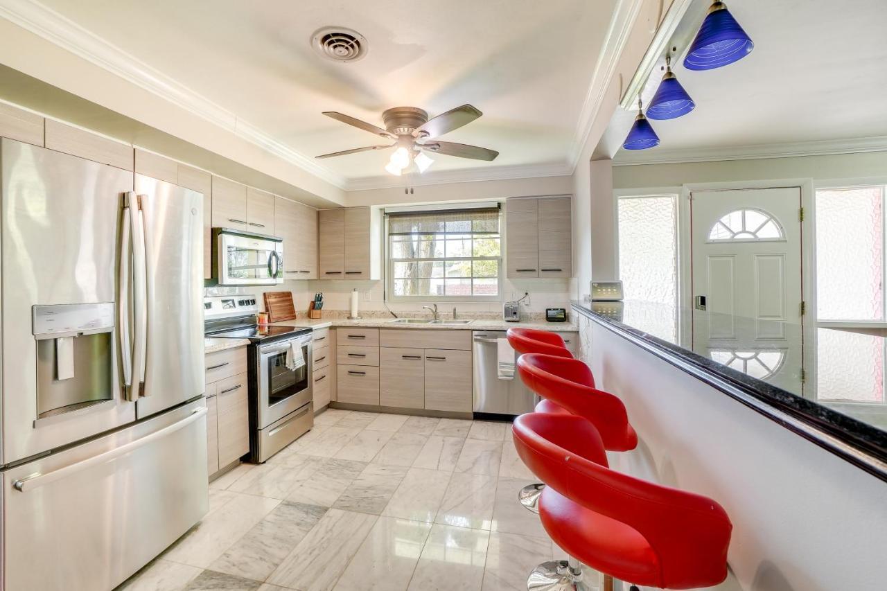 Clearwater Vacation Home Rental With Tiki Bar! Bagian luar foto