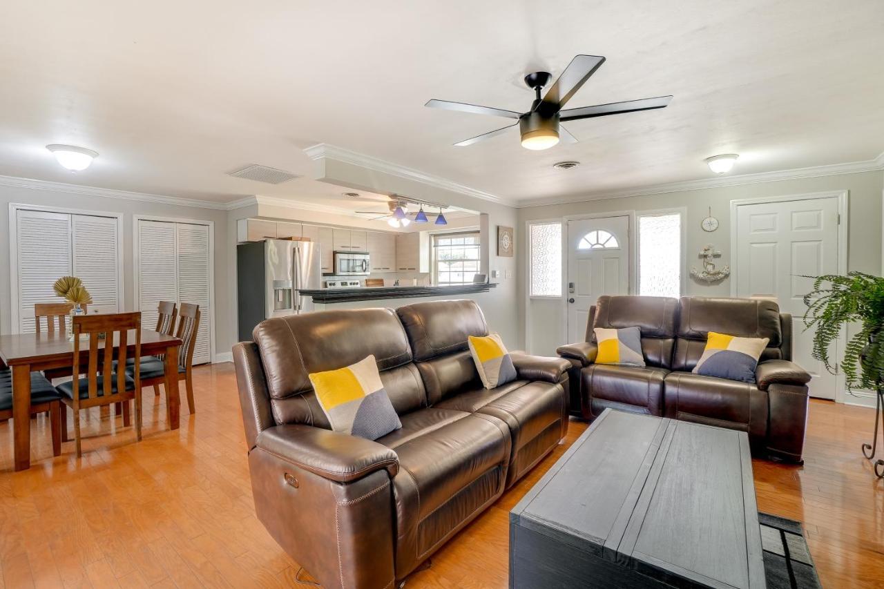 Clearwater Vacation Home Rental With Tiki Bar! Bagian luar foto